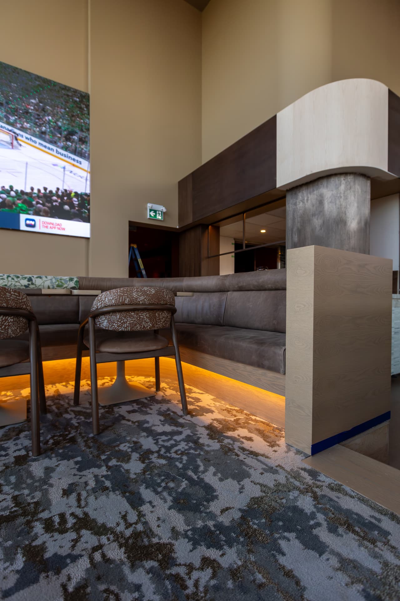 Lounge feature lighting
