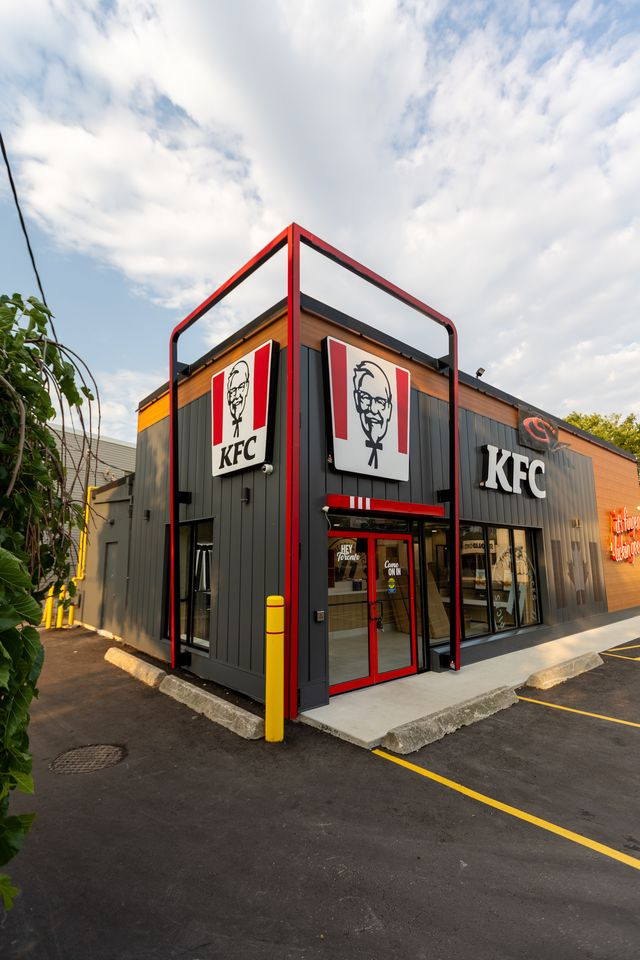 KFC — Dundas — 3517 Dundas St. W.